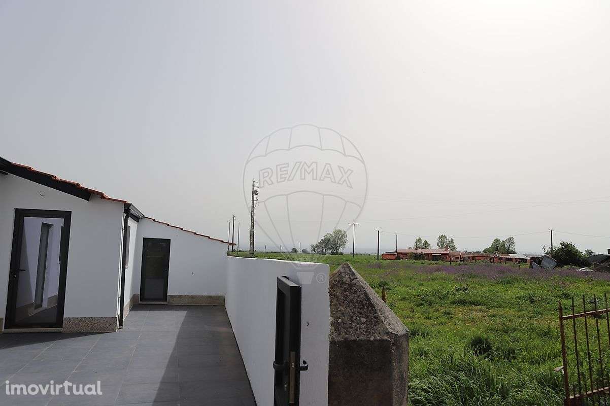 Moradia T2 para venda - Grande imagem: 2/13