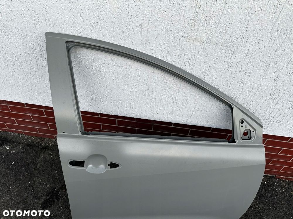 drzwi przód prawe toyota yaris iv 20- - 4
