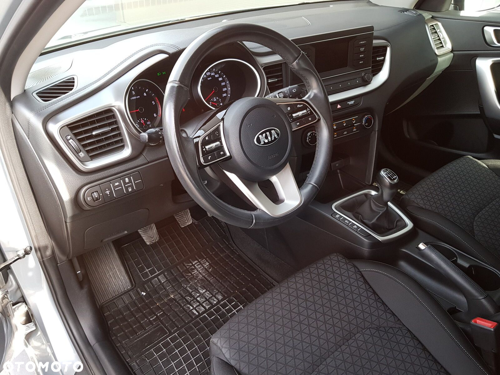 Kia Ceed 1.6 CRDi mHEV M - 16