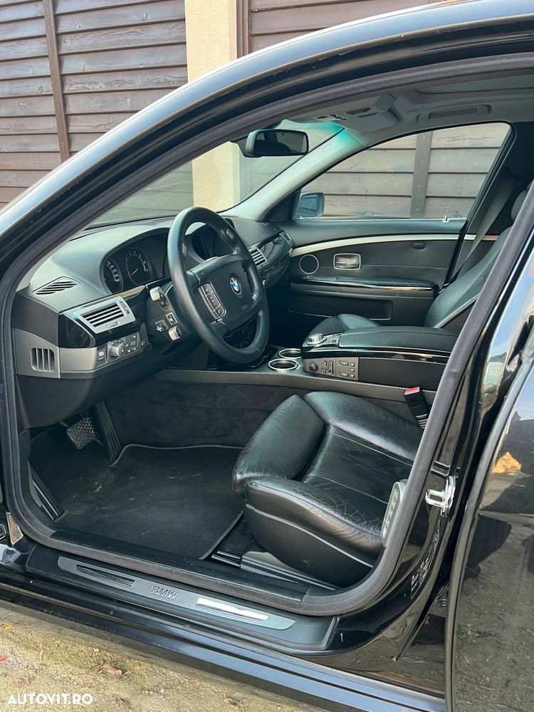 BMW Seria 7 740i A - 24