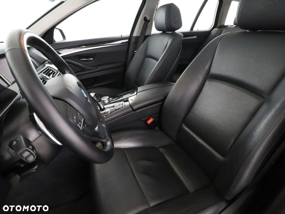 BMW Seria 5 520d xDrive - 14