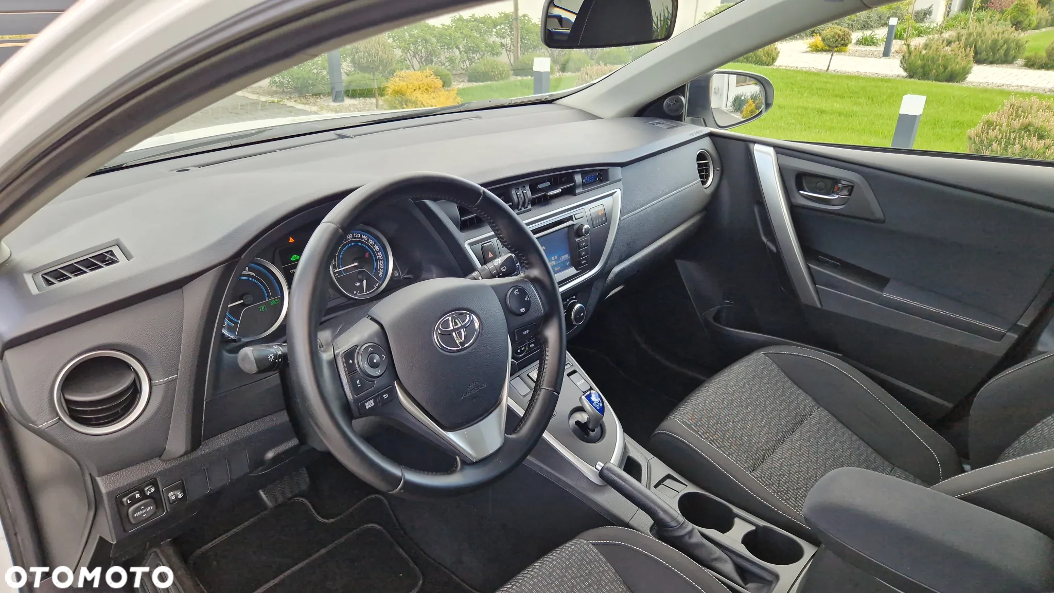 Toyota Auris 1.8 VVT-i Hybrid Automatik Touring Sports Design Edition - 25