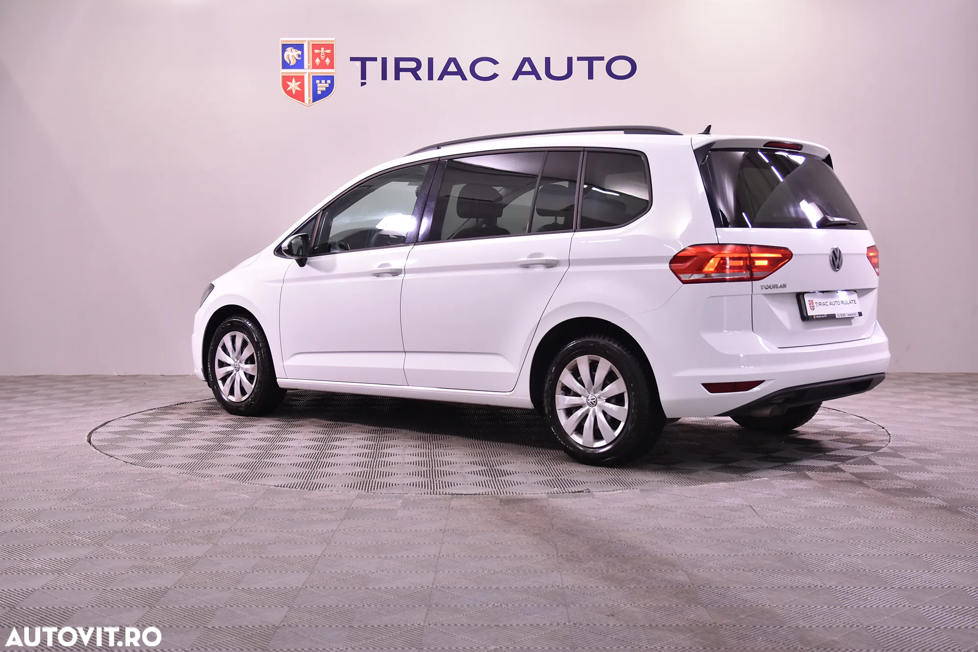 Volkswagen Touran - 3