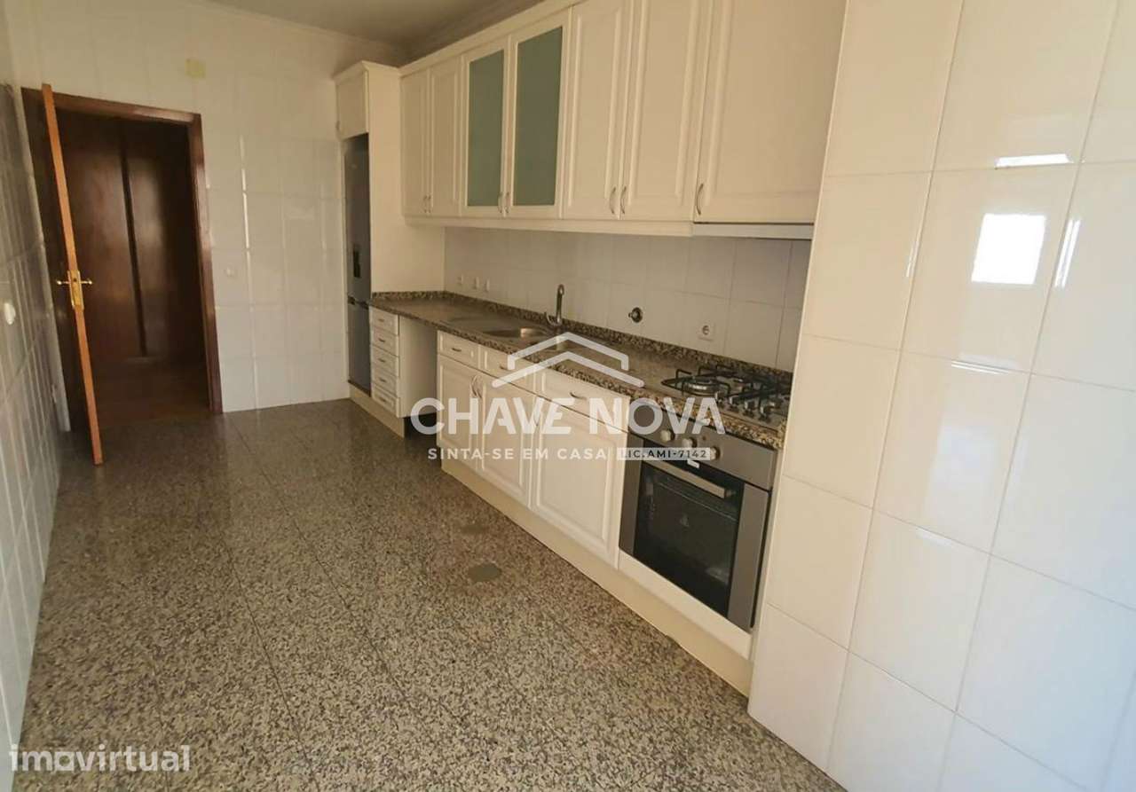T3 c/ Lugar de Garagem em Vilar de Andorinho - Grande imagem: 5/9