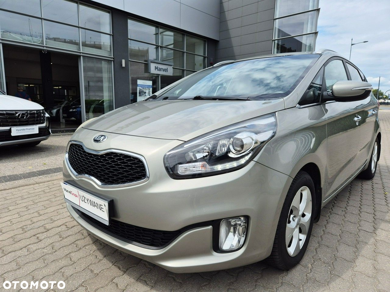 Kia Carens - 9