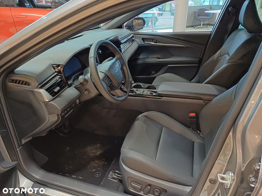Toyota Camry - 5