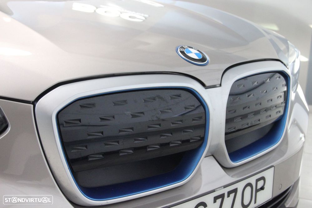 BMW iX3 Impressive - 12