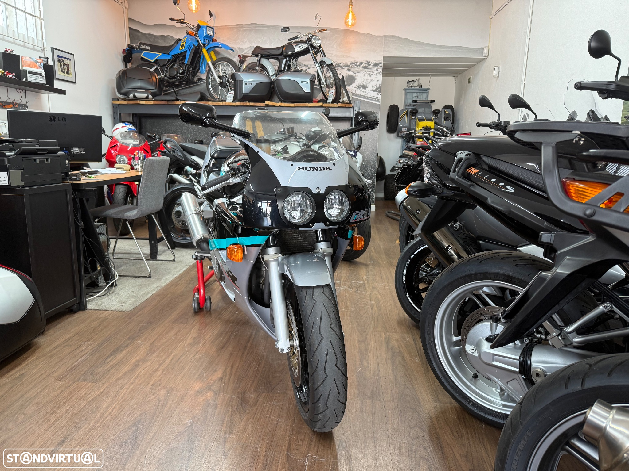 Honda CBR 400 RR - 2