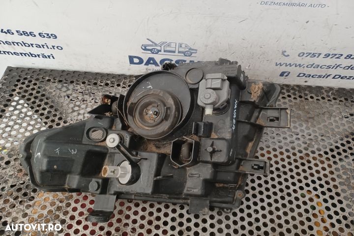 Far dreapta Nissan Navara D40  [din 2005 pana  2010] seria Pickup 2.5 dCi AT (174 hp) - 2