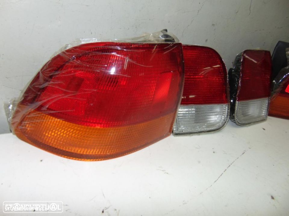 Honda Civic 4pt 1996 farolins de trás - 2