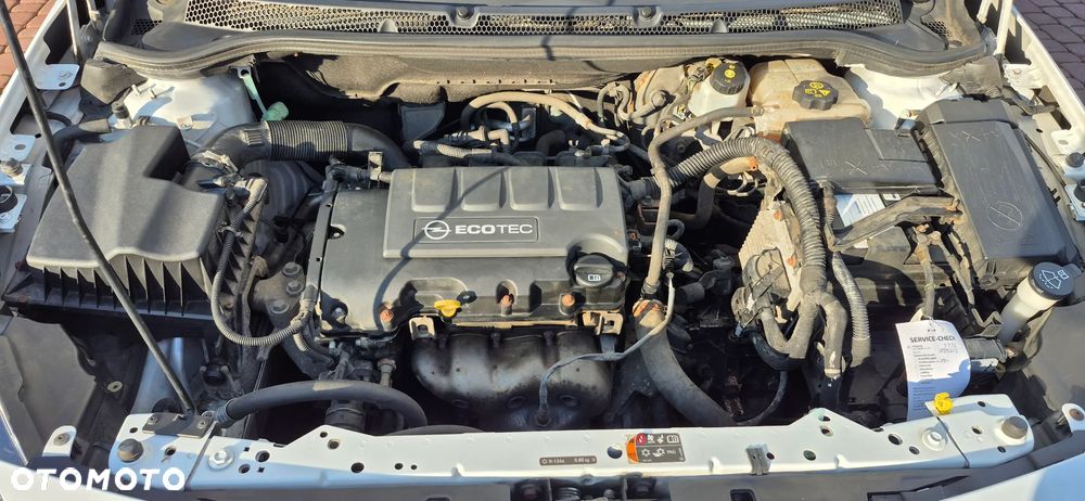 Opel Astra 1.4 ecoFLEX Cosmo - 19