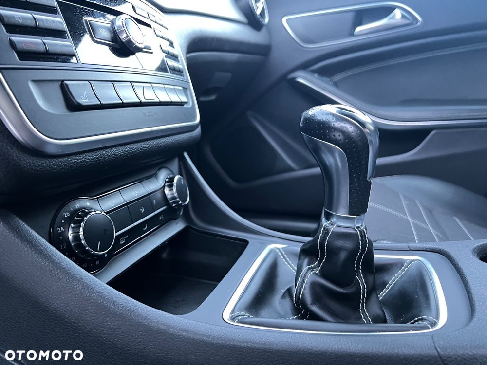 Mercedes-Benz CLA 180 BlueEffICIENCY Edition - 19