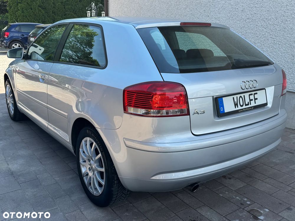 Audi A3 3-drzwiowe 1.6 Attraction - 2