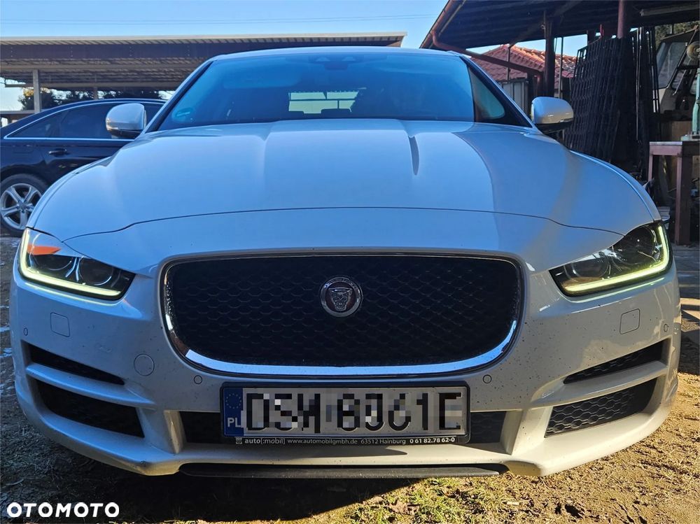 Jaguar XE 2.0 D Prestige - 3