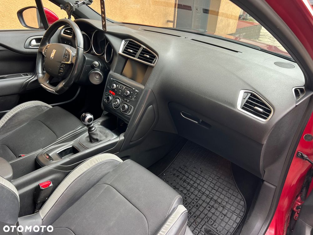 Citroën DS4 HDi 110 SoChic - 16