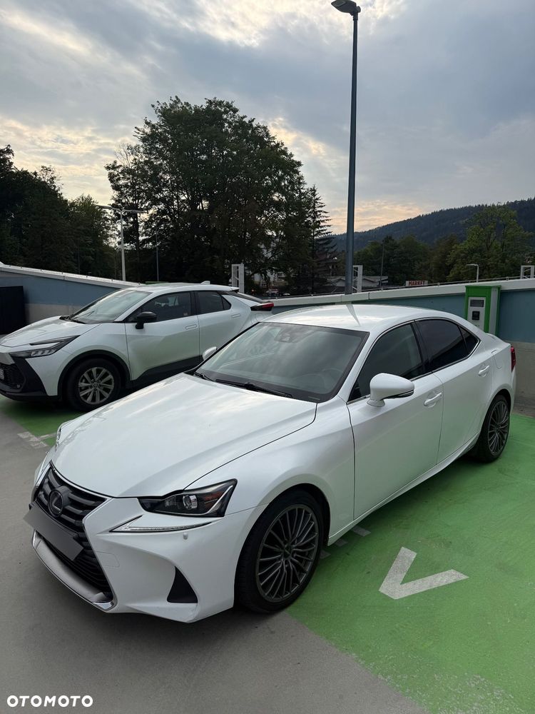 Lexus IS 300h Business Edition - 3