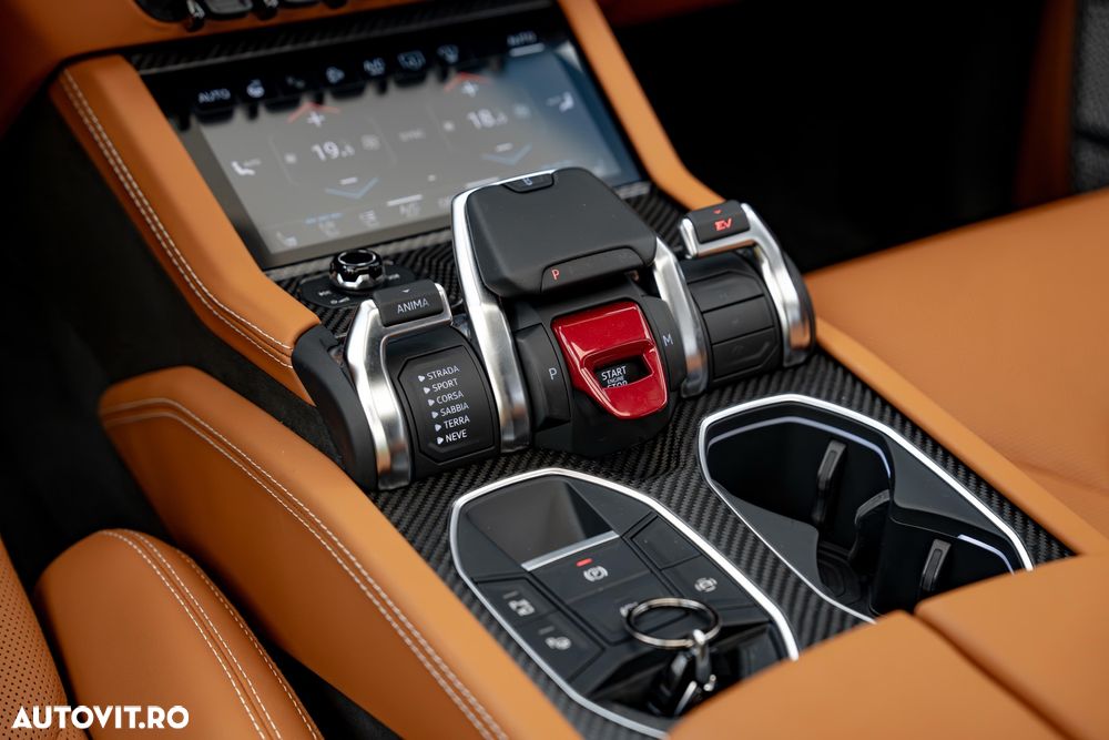 Lamborghini URUS Standard - 19