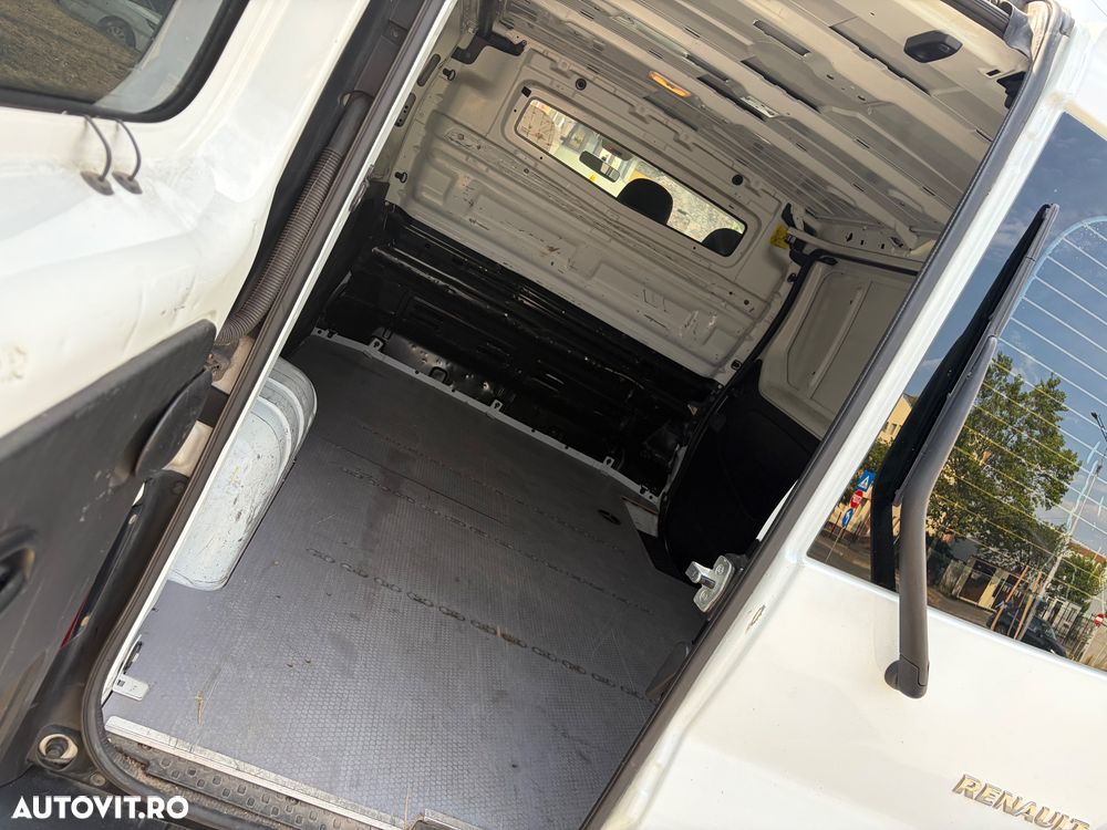Renault Trafic - 15