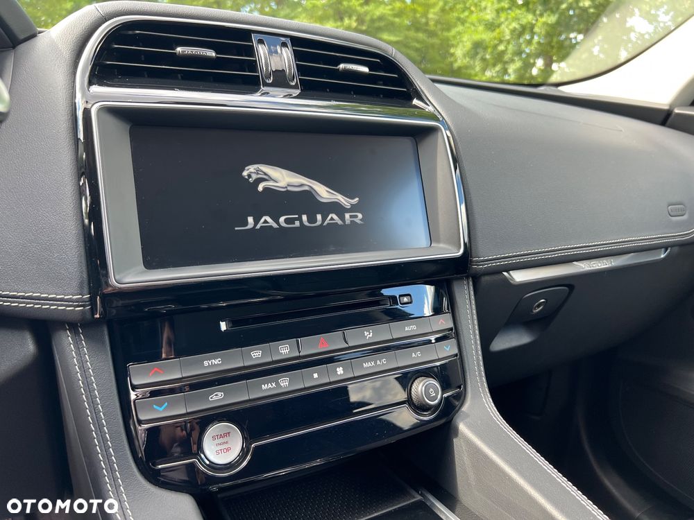 Jaguar F-Pace 20d AWD R-Sport - 13
