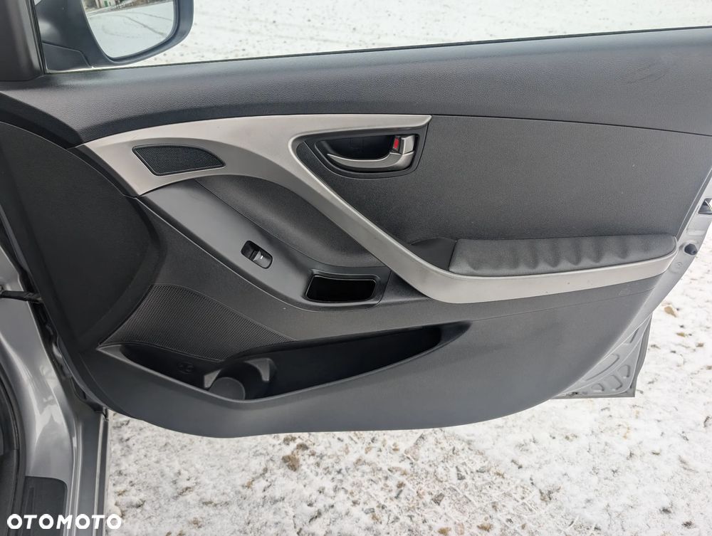 Hyundai Elantra 1.6 Comfort - 28