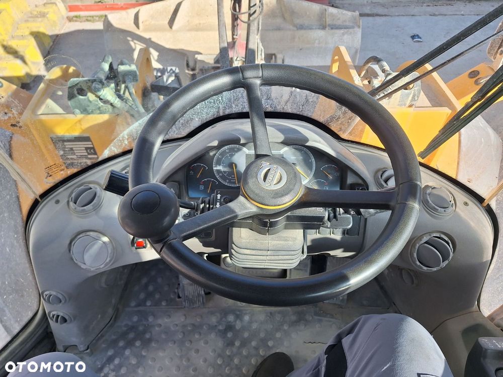 Volvo L 120 H 4X4 - 13