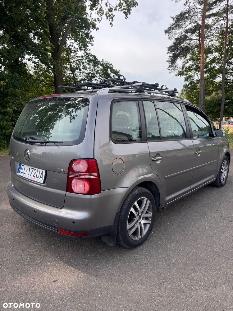 Volkswagen Touran 1.4 TSI Highline DSG - 4