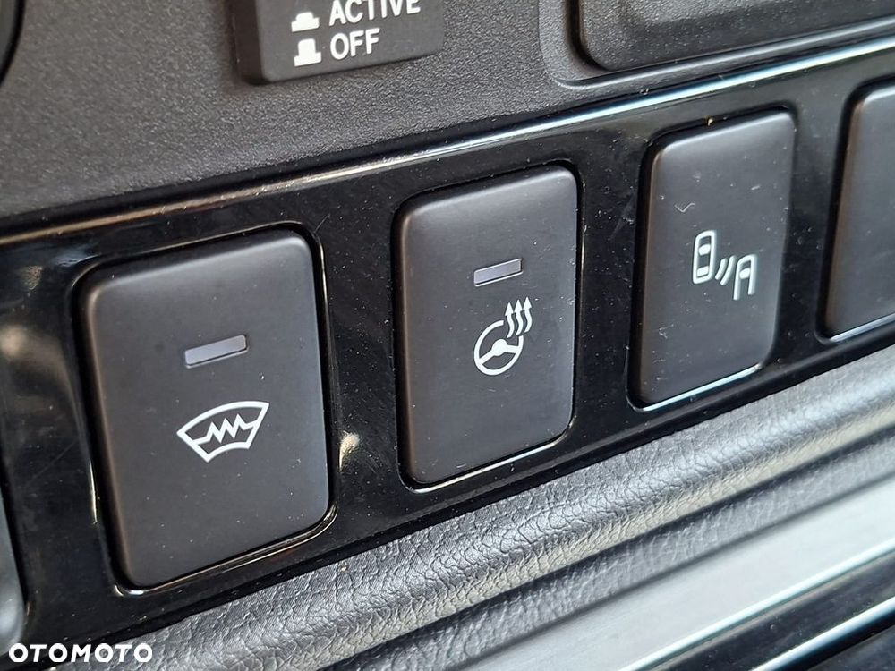 Mitsubishi Outlander 2.0 Instyle + 4WD CVT - 25