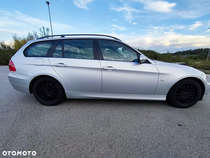 BMW Seria 3 320i - 4