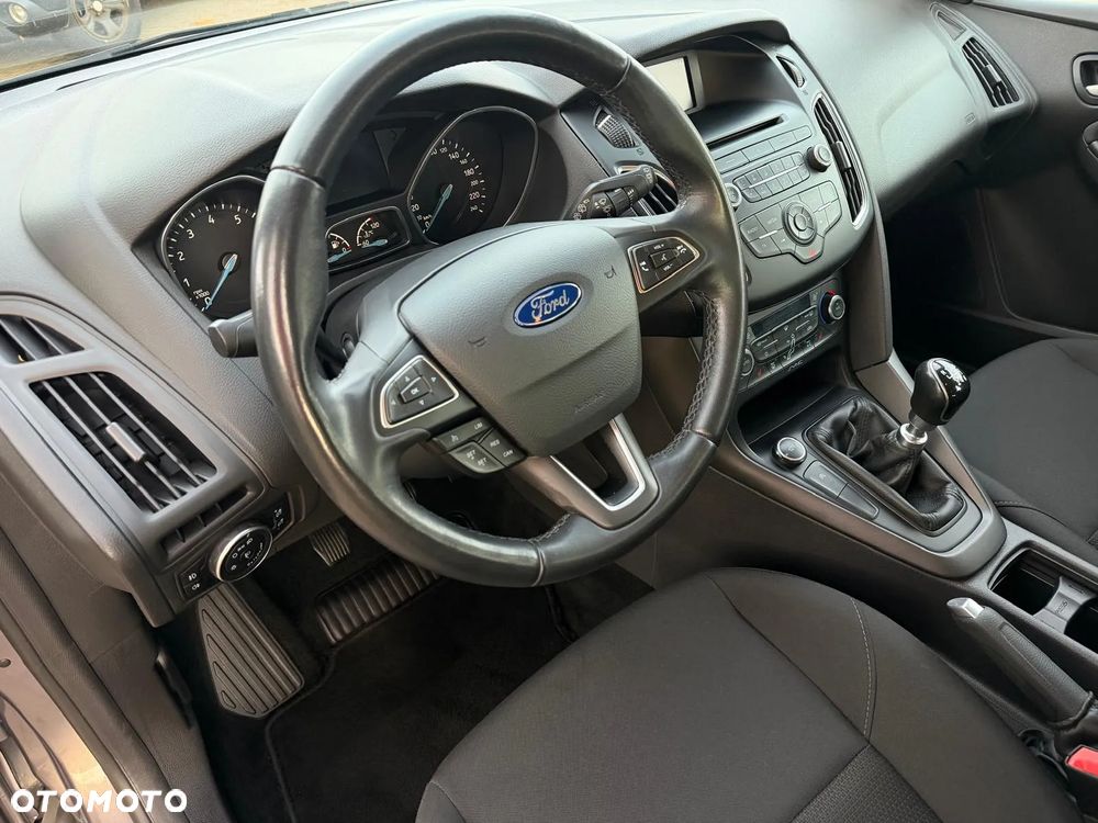 Ford Focus 1.0 EcoBoost Titanium - 24