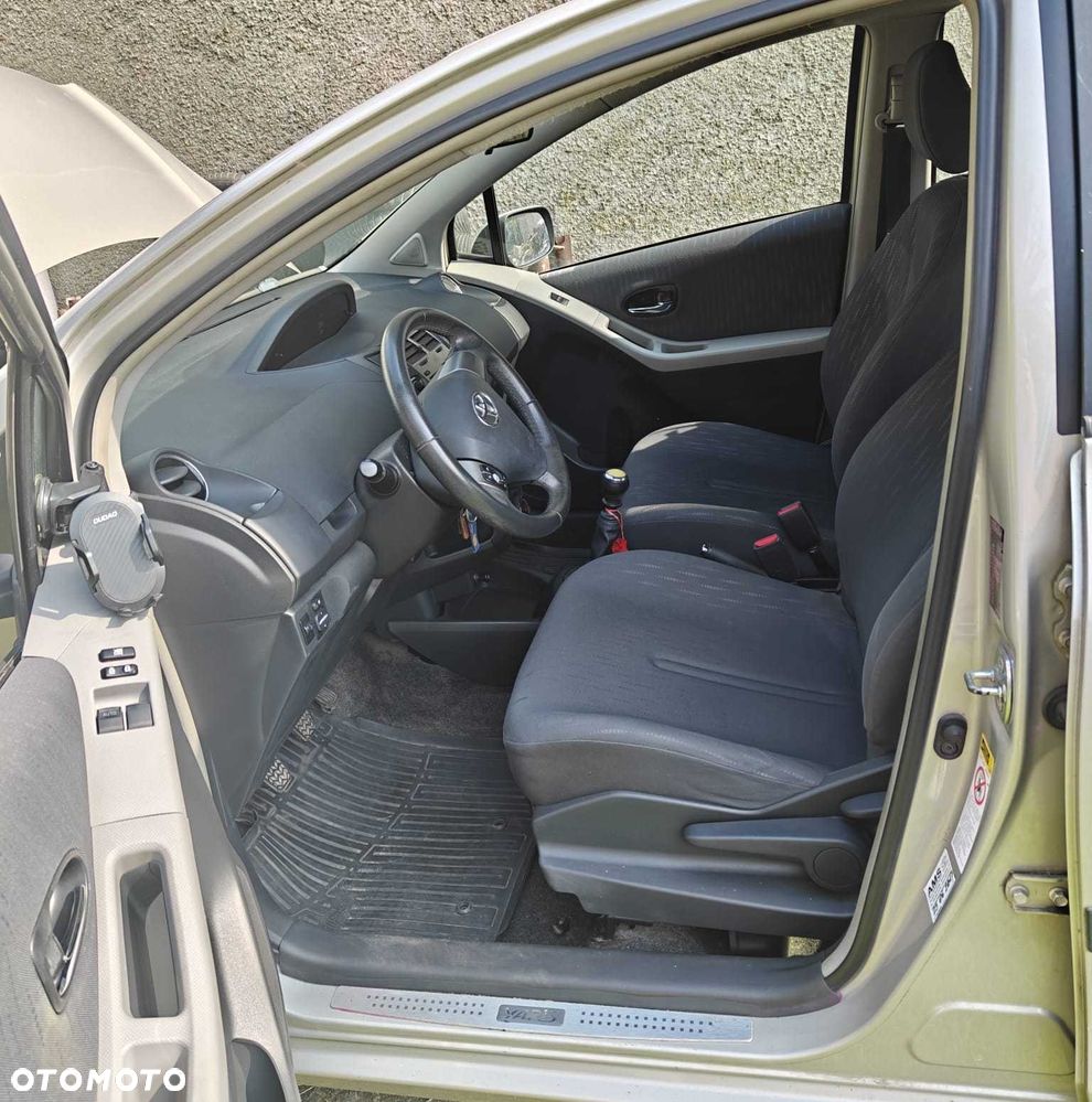 Toyota Yaris - 2