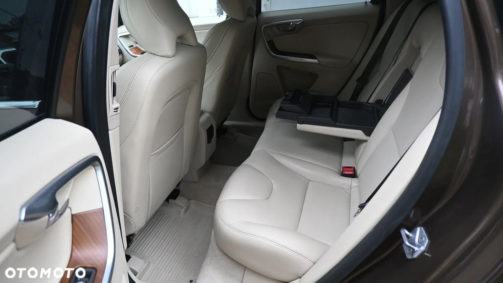 Volvo XC 60 D5 AWD Summum - 19