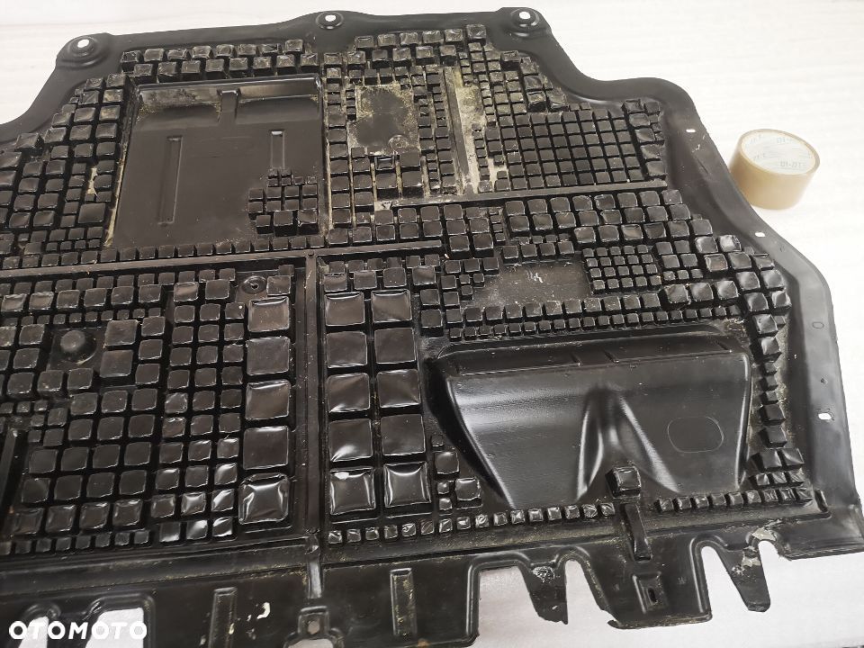 VW PASSAT B6 / B7 / CC PŁYTA POD SILNIK / OSŁONA PODWOZIA NR 3C0825237H NR AUKCJI OSŁ79 - 11