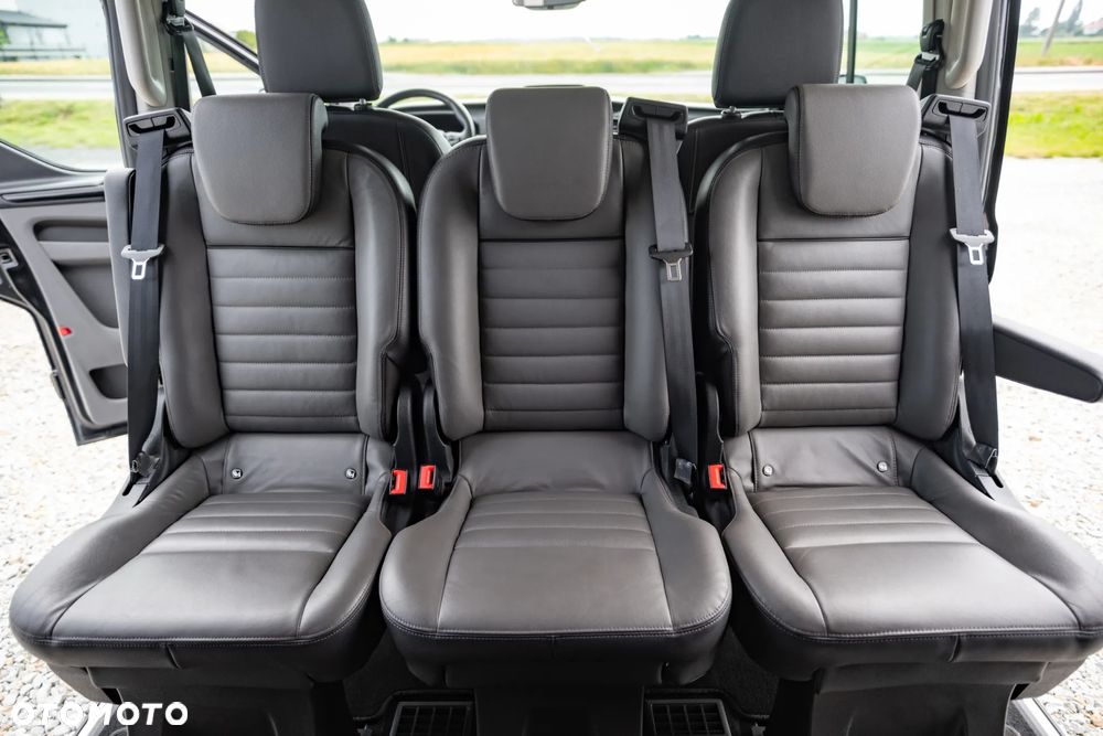 Ford Tourneo Custom - 32