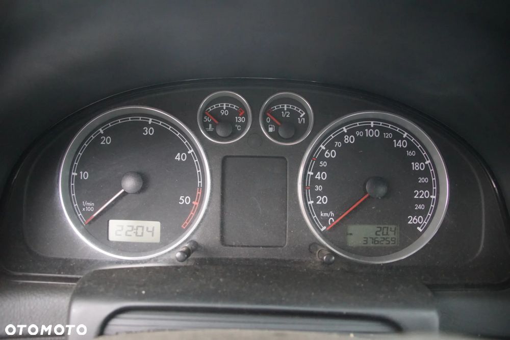 Auto na części - Volkswagen Passat B5 Lift 1.9 TDI 130 KM AWX GGB LA7T 2005R Silnik Skrzynia Drzwi Maska Klapa Zderzak Błotnik Szyba Lusterko Deska Kokpit Sterownik Moduł Czujnik Licznik Kierownica Panel - 10