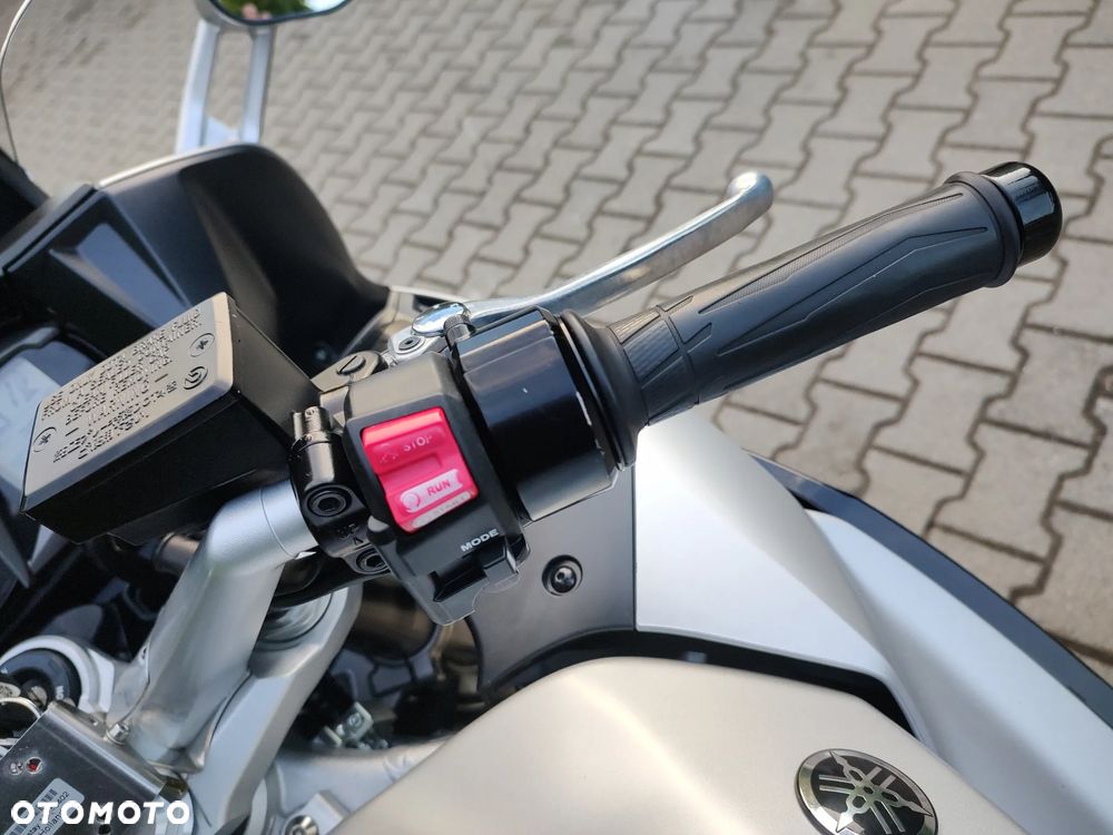 Yamaha FJR - 8