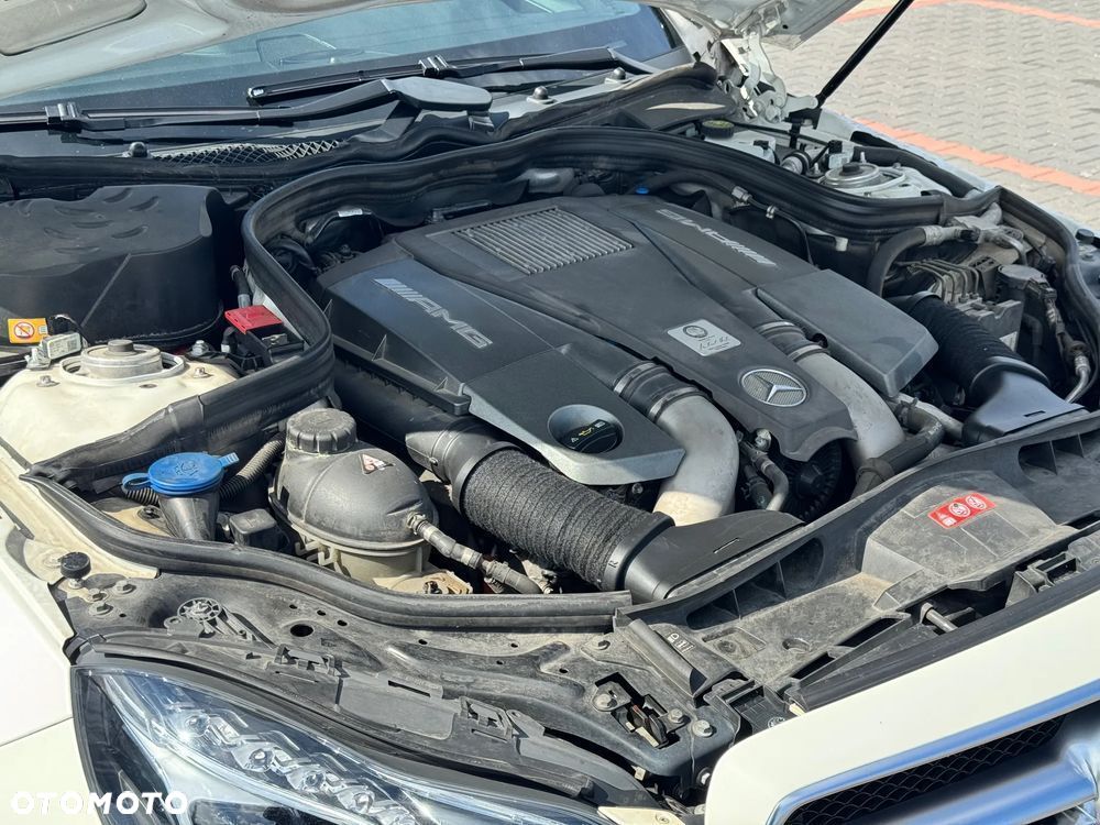 Mercedes-Benz Klasa E 63 AMG S 4-Matic - 22