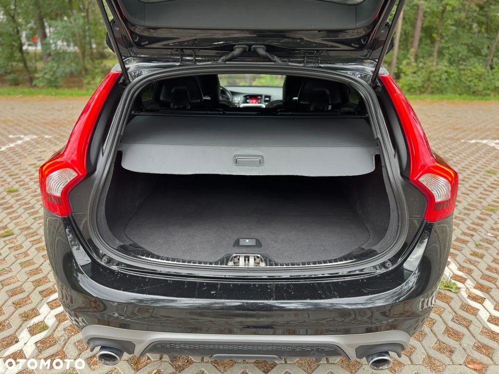 Volvo V60 D4 R-Design - 25