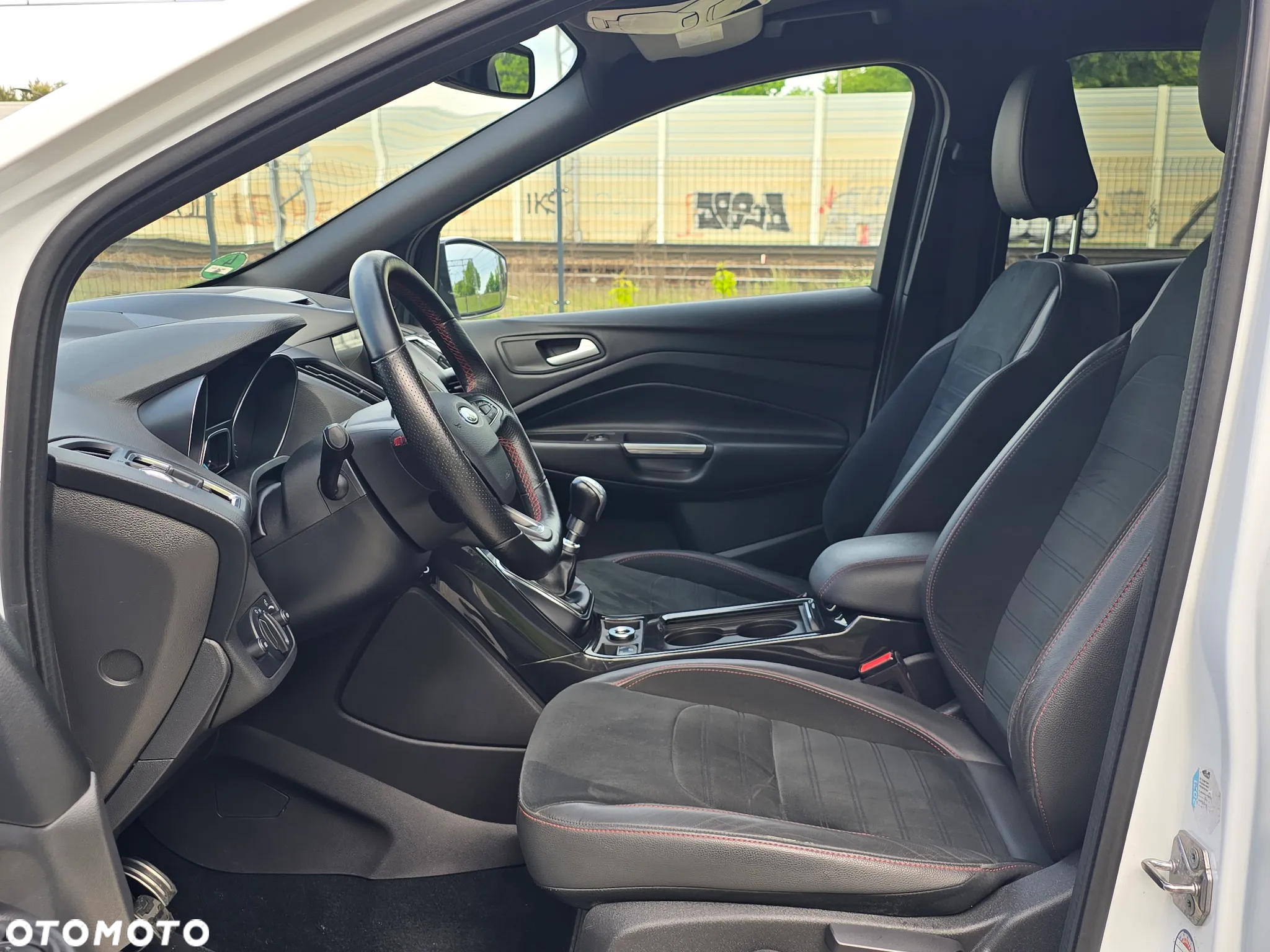 Ford Kuga 1.5 EcoBoost 2x4 ST-Line - 17