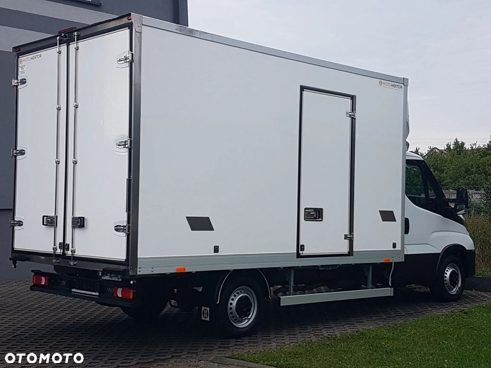 Iveco DAILY KONTENER 8EP KLIMA 4,23x2,24x2,25 3,0-160KM 35S16 KRAJOWY MANUAL 6-BIEGÓW - 4