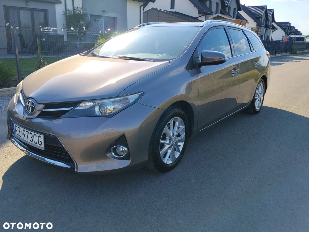 Toyota Auris 1.6 Premium Comfort - 3