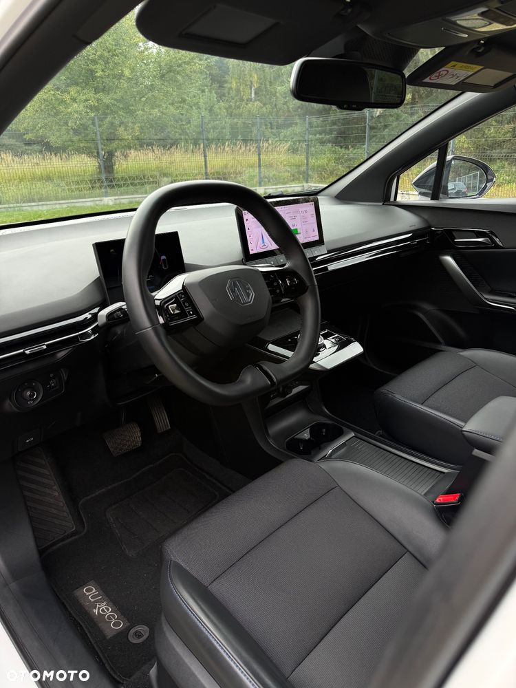 MG 4 Luxury 64 kWh - 9