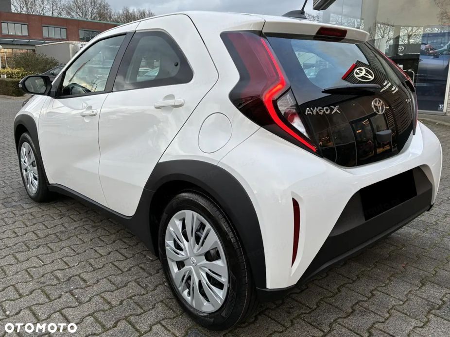 Toyota Aygo X Hybrid 1.5 Active e-CVT - 4