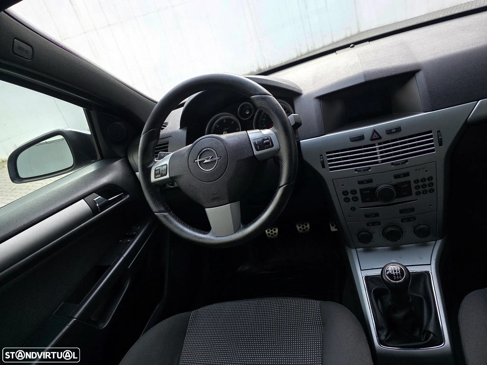 Opel Astra GTC 1.3 CDTi - 43