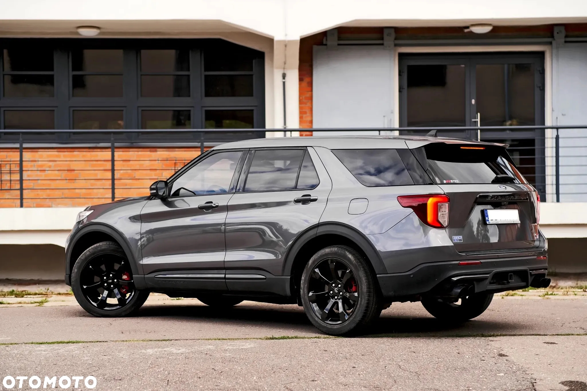 Ford Explorer - 32