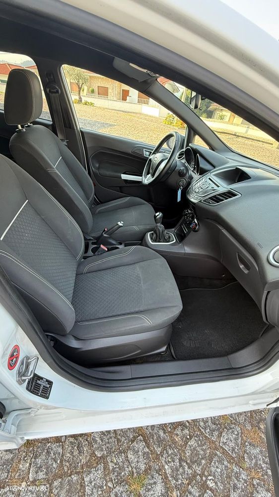 Ford Fiesta 1.0 T EcoBoost Titanium - 12