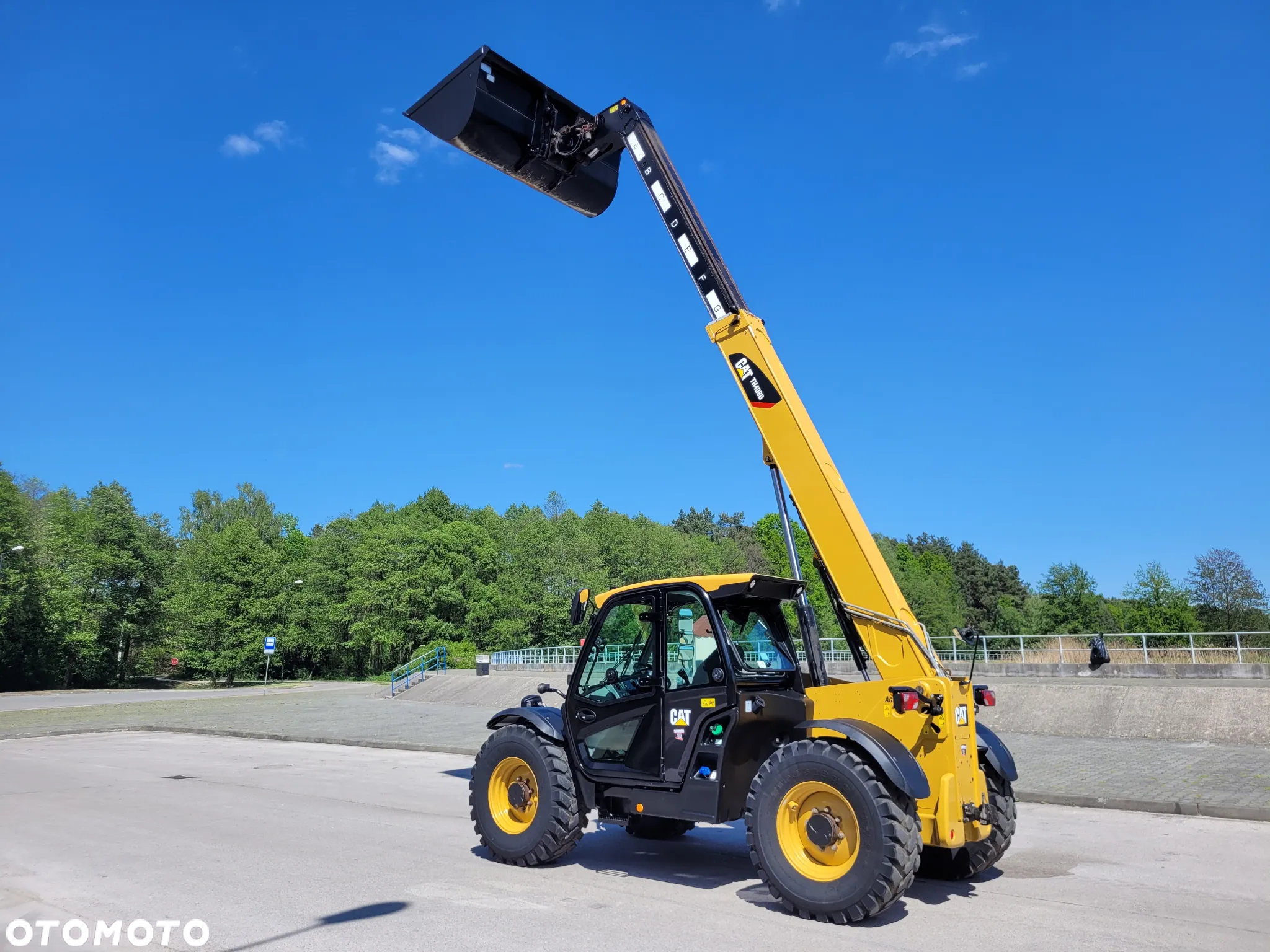 Caterpillar TH408D - 12