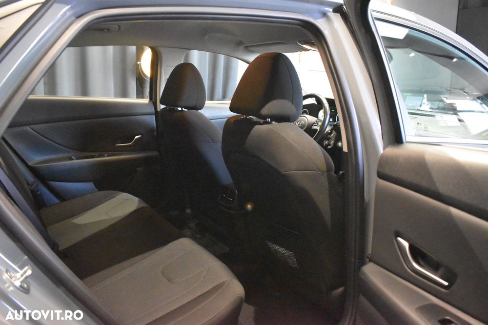 Hyundai Elantra 1.6 l 123 CP CVT Highway - 19