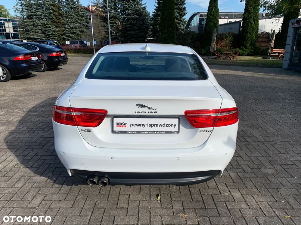 Jaguar XE 2.0 D Prestige - 8