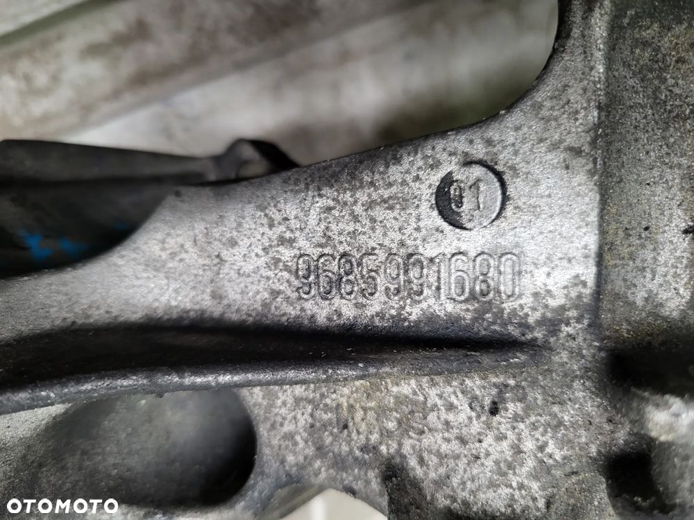 Łapa mocowanie alternatora Peugeot Citroen - 2