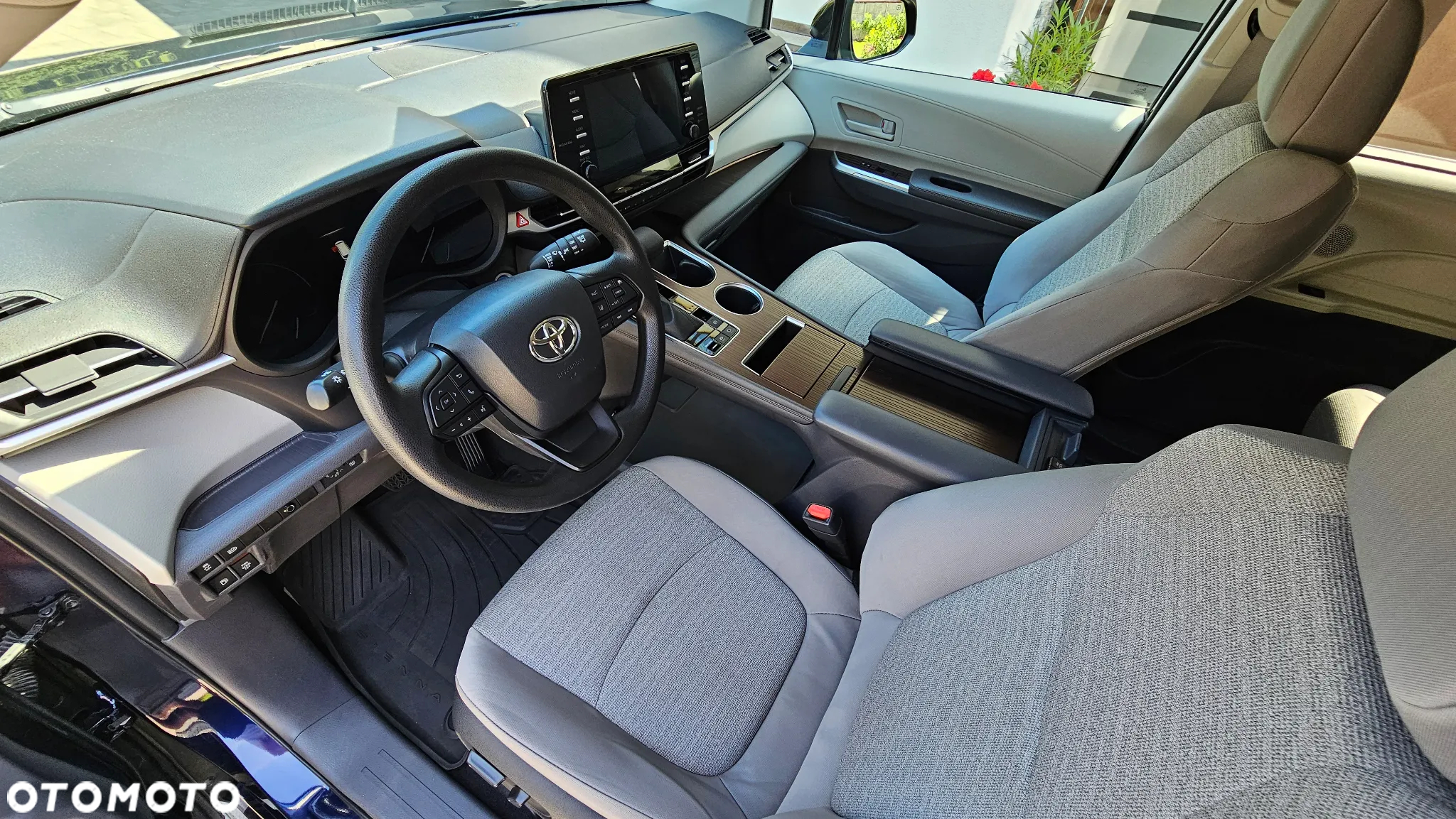 Toyota Sienna - 10